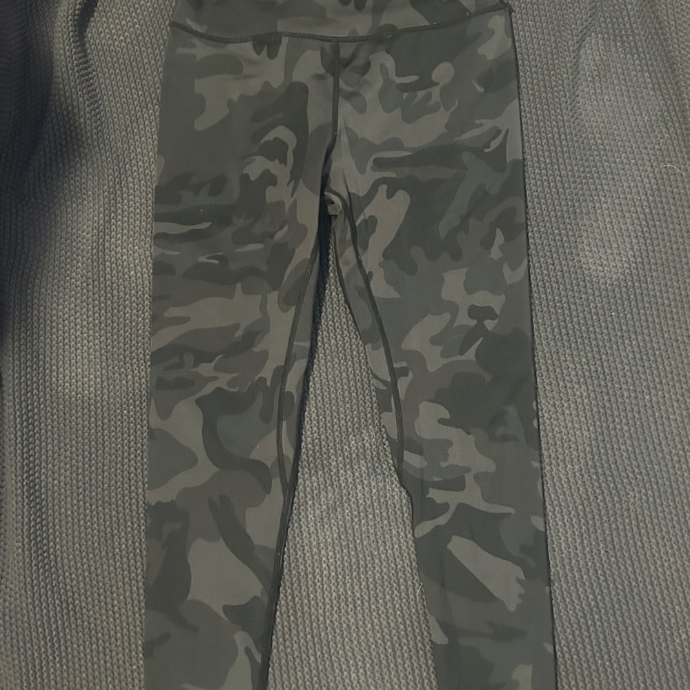 Lulu camo leggings